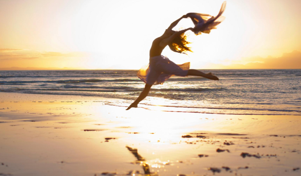 bailarina na praia